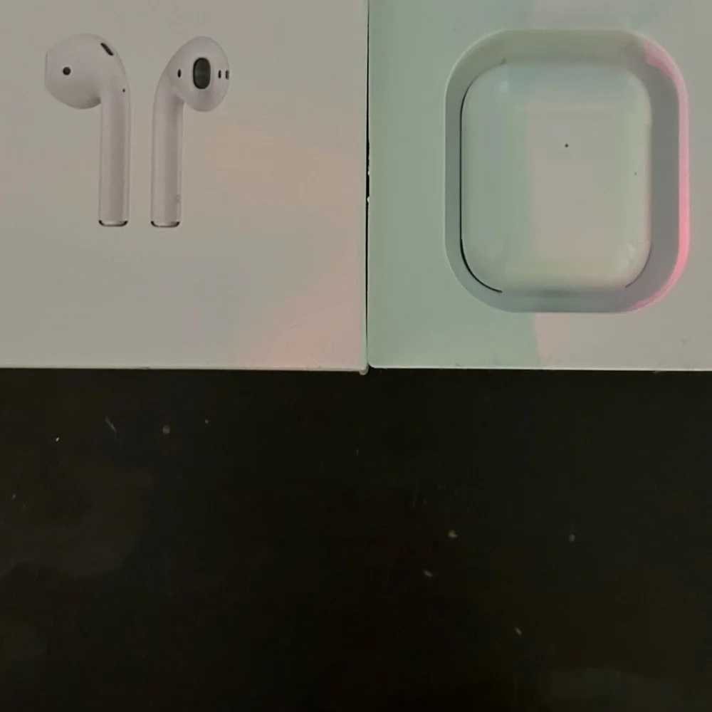 Apple AirPods with Wireless Charging Case - Classic White